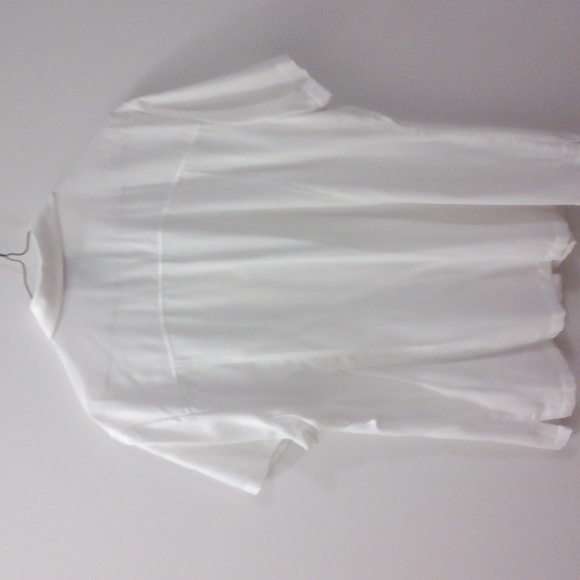 2 women's short sleeves blouses - Picture 3 of 4